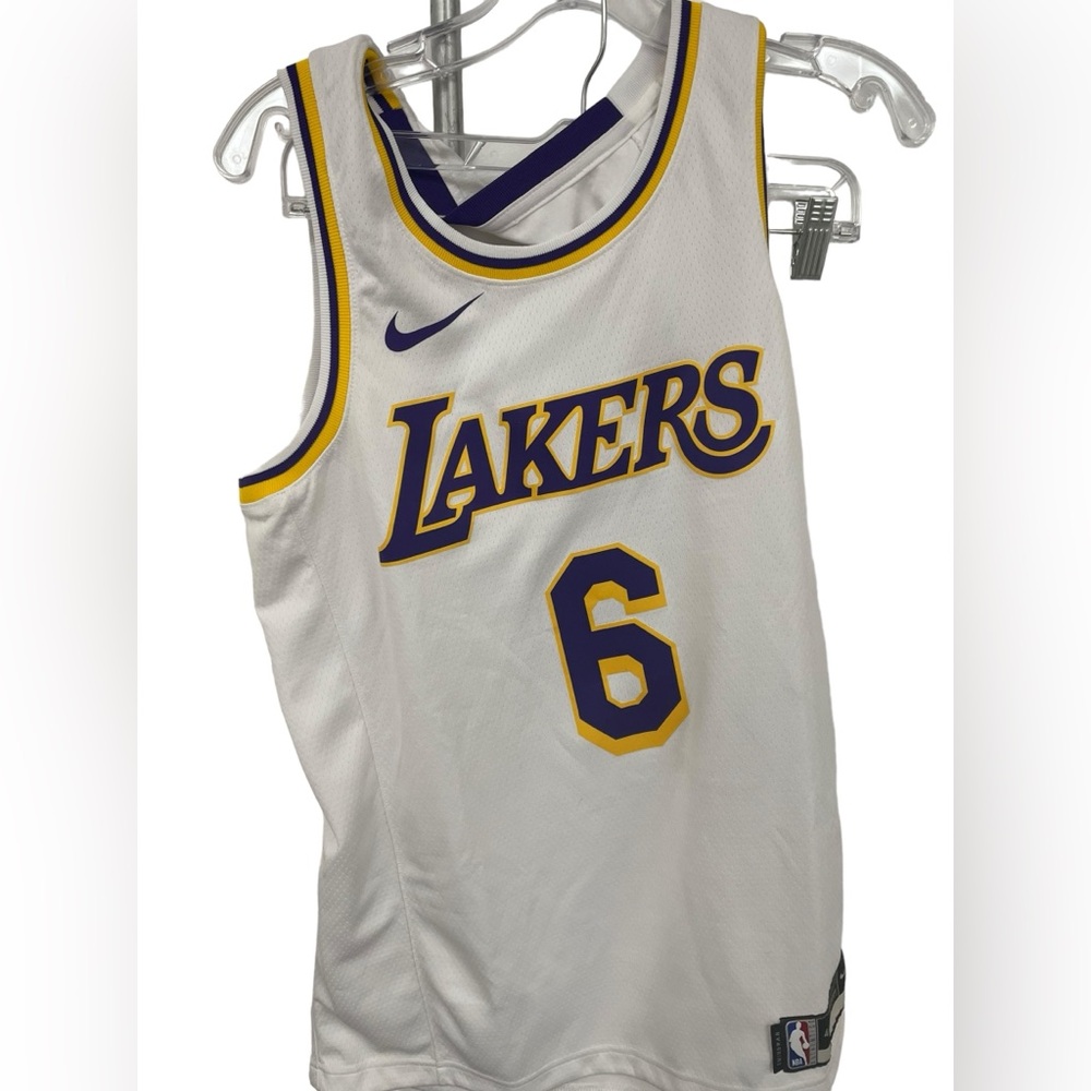 LeBron James NBA Nike Lakers Swingman Jersey | Men’s M | CW3595 103